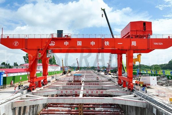 Грузовой кран для строительства метро-1