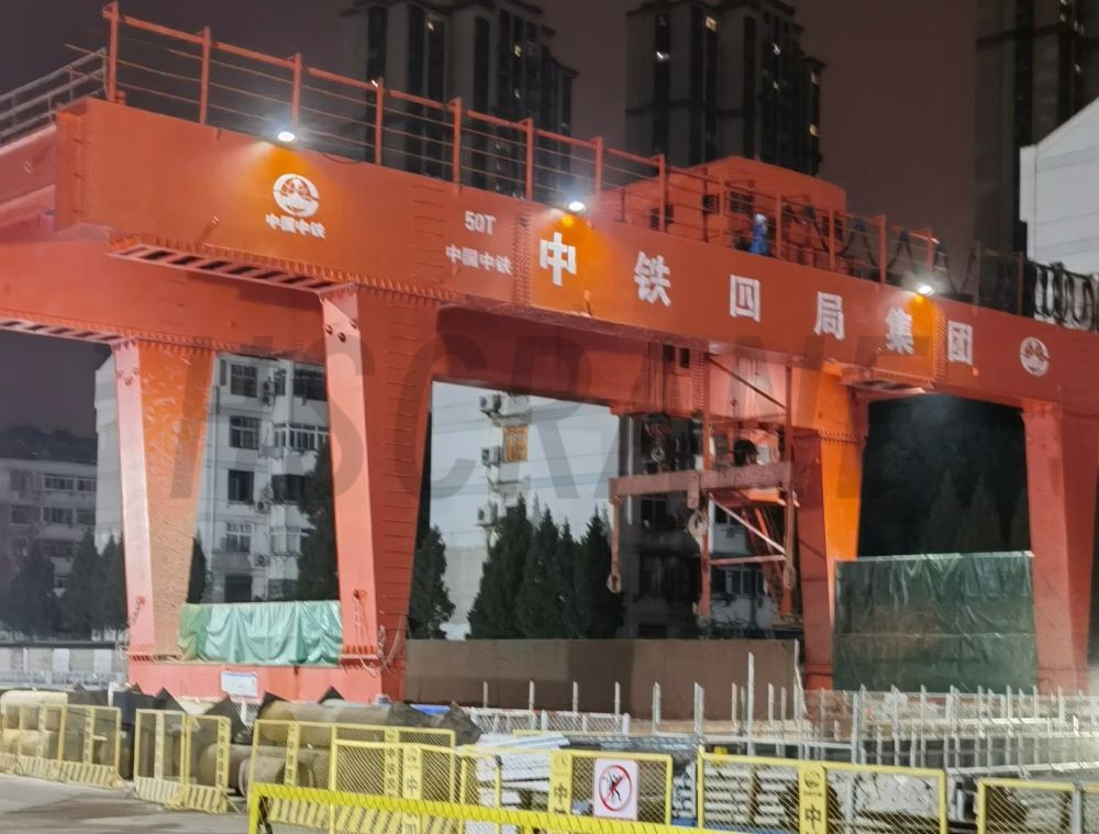 Грузовой кран для строительства метро-2