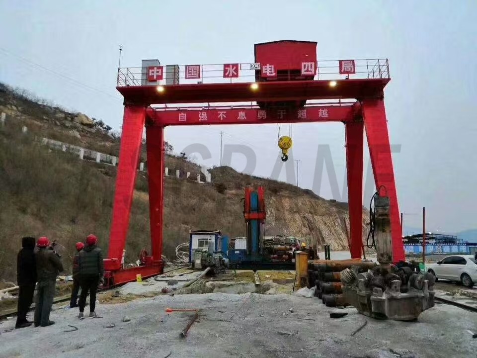 Грузовой кран для строительства метро-3