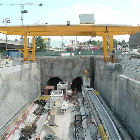 Грузовой кран для строительства метро-4