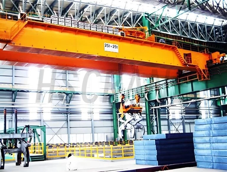 мостовой кран с зажимами