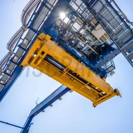 Резино-колёсный контейнерный козловой кран