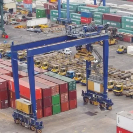 Резино-колёсный контейнерный козловой кран